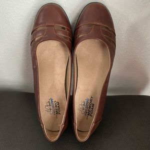 Life Stride Velocity with Memo Foam size 11M in EUC